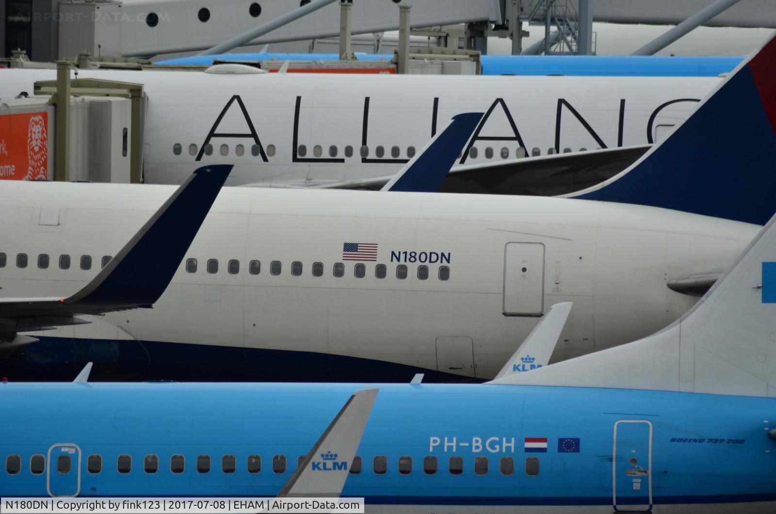 N180DN, 1992 Boeing 767-332 C/N 25985, DELTA 767