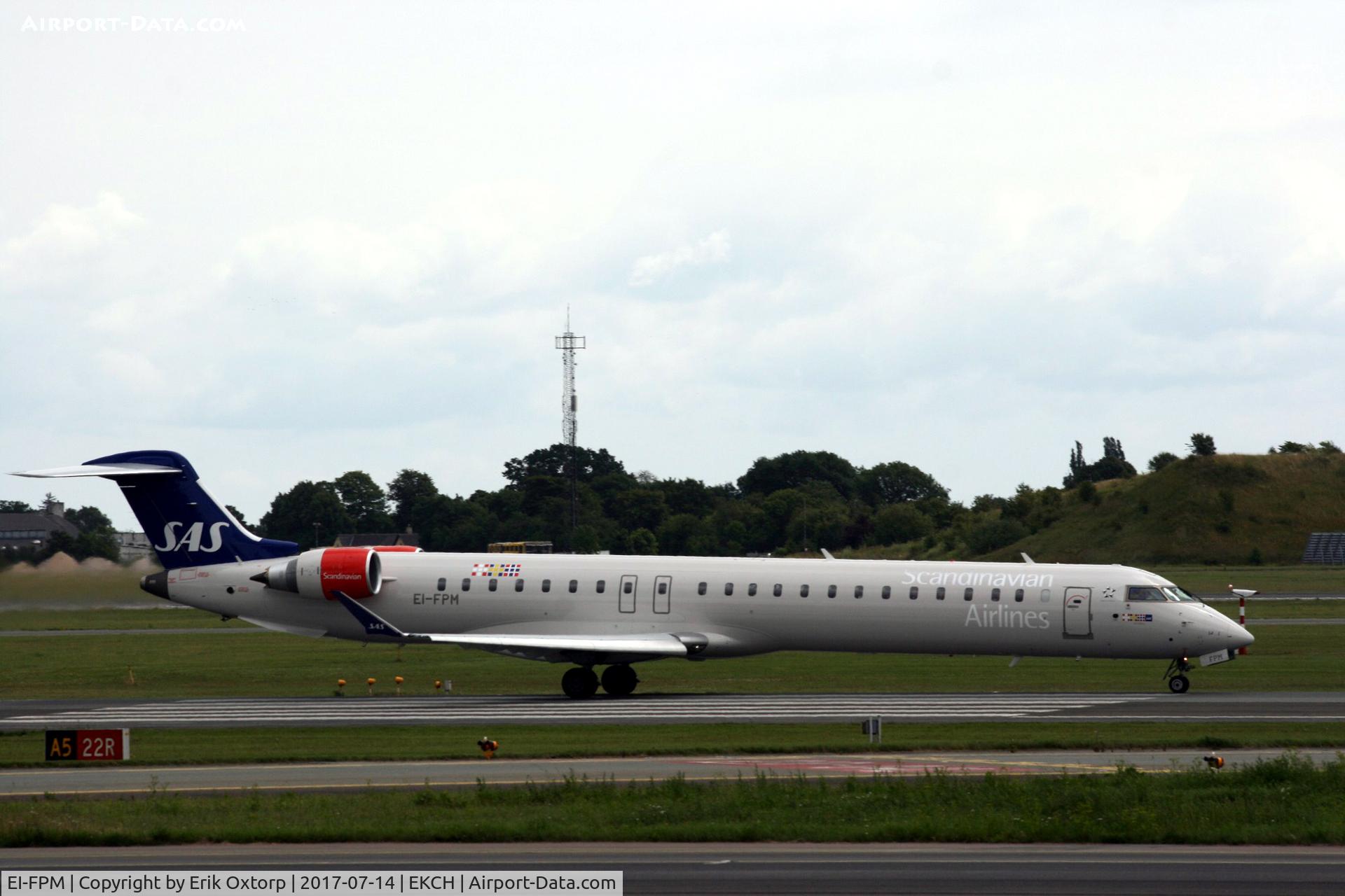 EI-FPM, 2017 Bombardier CRJ-900 NG (CL-600-2D24) C/N 15429, EI-FPM taking off rw 22R