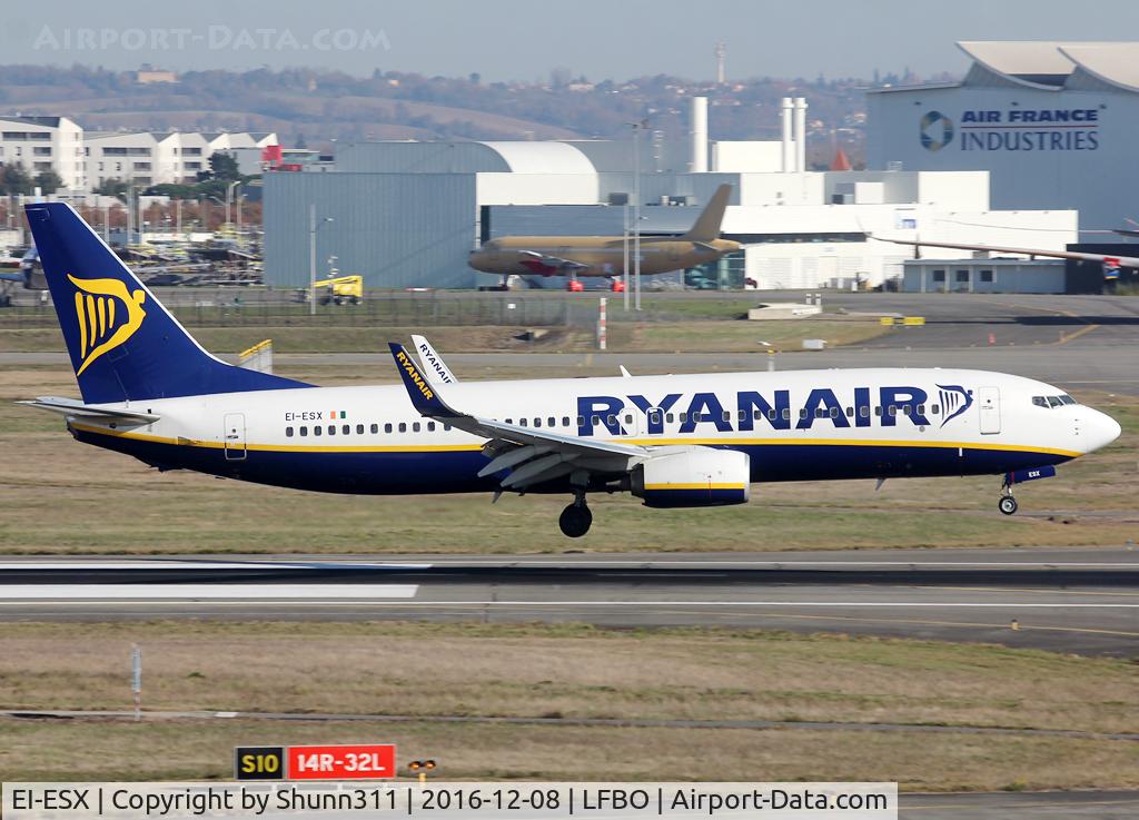 EI-ESX, 2011 Boeing 737-8AS C/N 34998, Landing rwy 14R