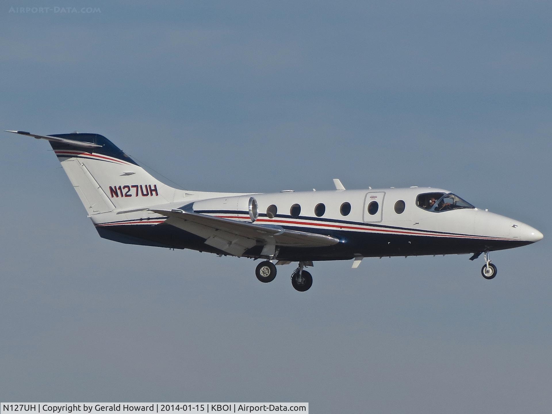 N127UH, 1996 Raytheon Beechjet 400A C/N RK-127, Landing RWY 10R.