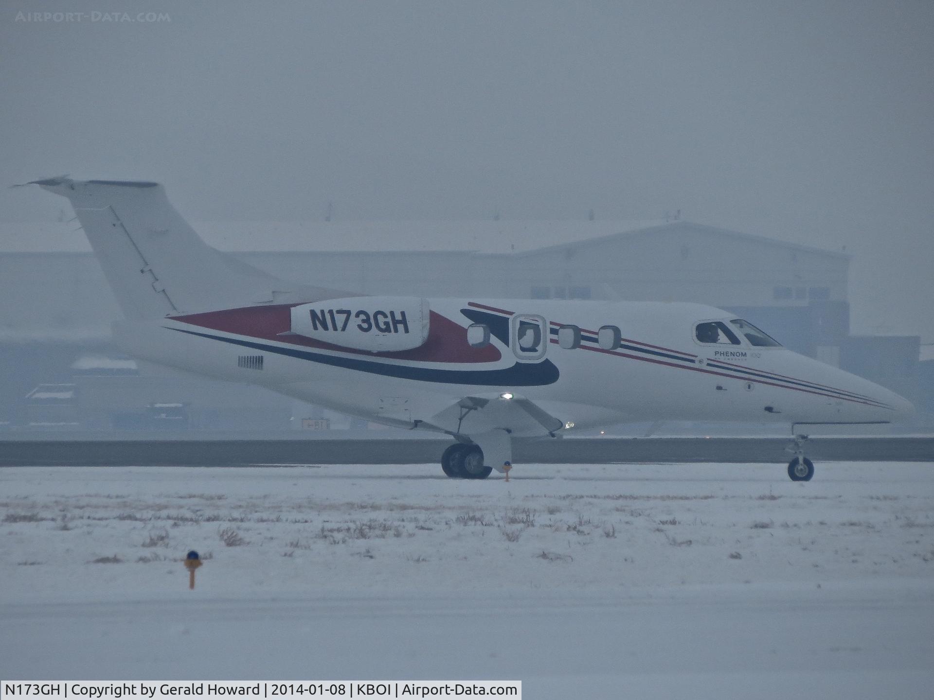 N173GH, 2010 Embraer EMB-500 Phenom 100 C/N 50000173, Landed RWY 28R during snow storm.