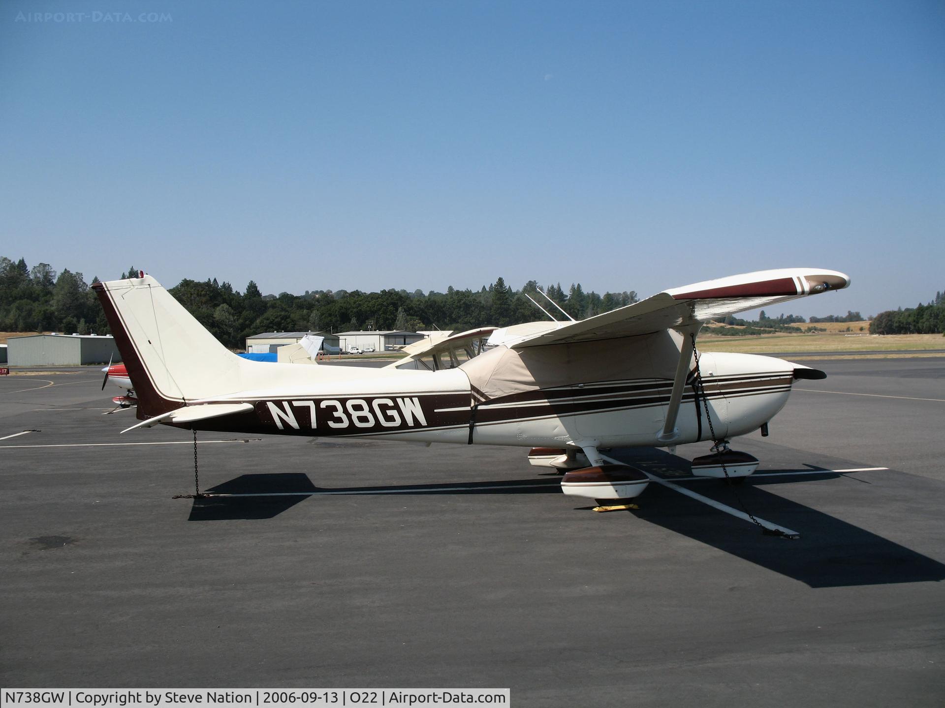 N738GW, 1977 Cessna 172N C/N 17269975, Locally-based 1977 Cessna 172N Skyhawk @ Columbia, CA