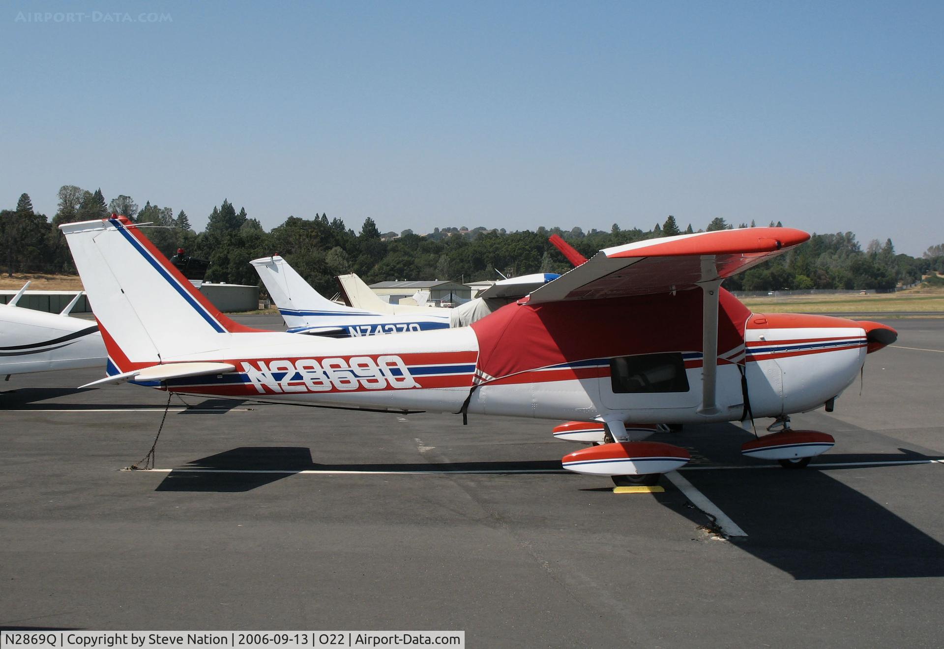N2869Q, 1971 Cessna 172L C/N 17259869, Locally-based 1971 Cessna 172L Skyhawk with cockpit covered @ Columbia, CA