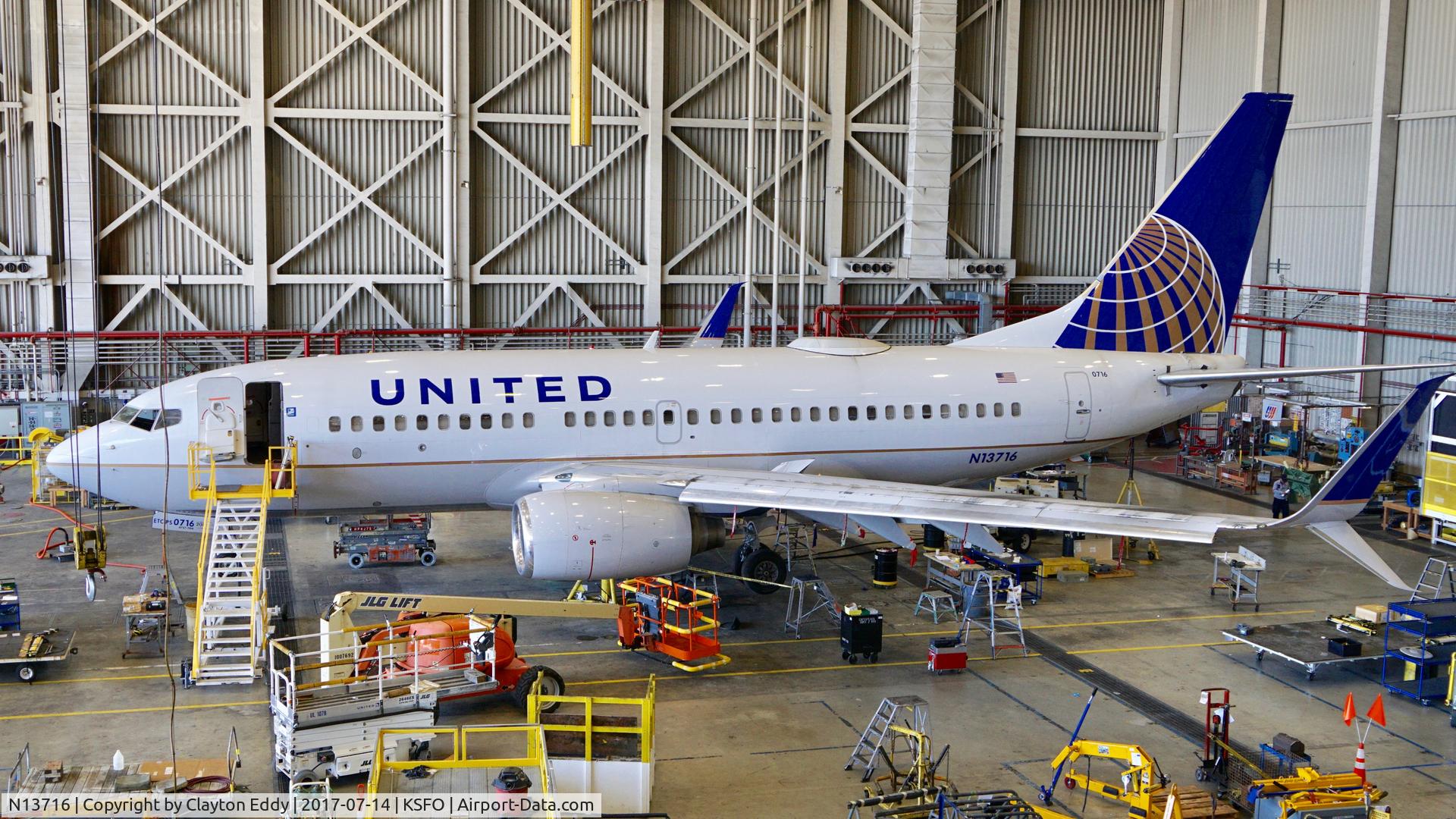 N13716, 1998 Boeing 737-724 C/N 28787, SFO 2017.