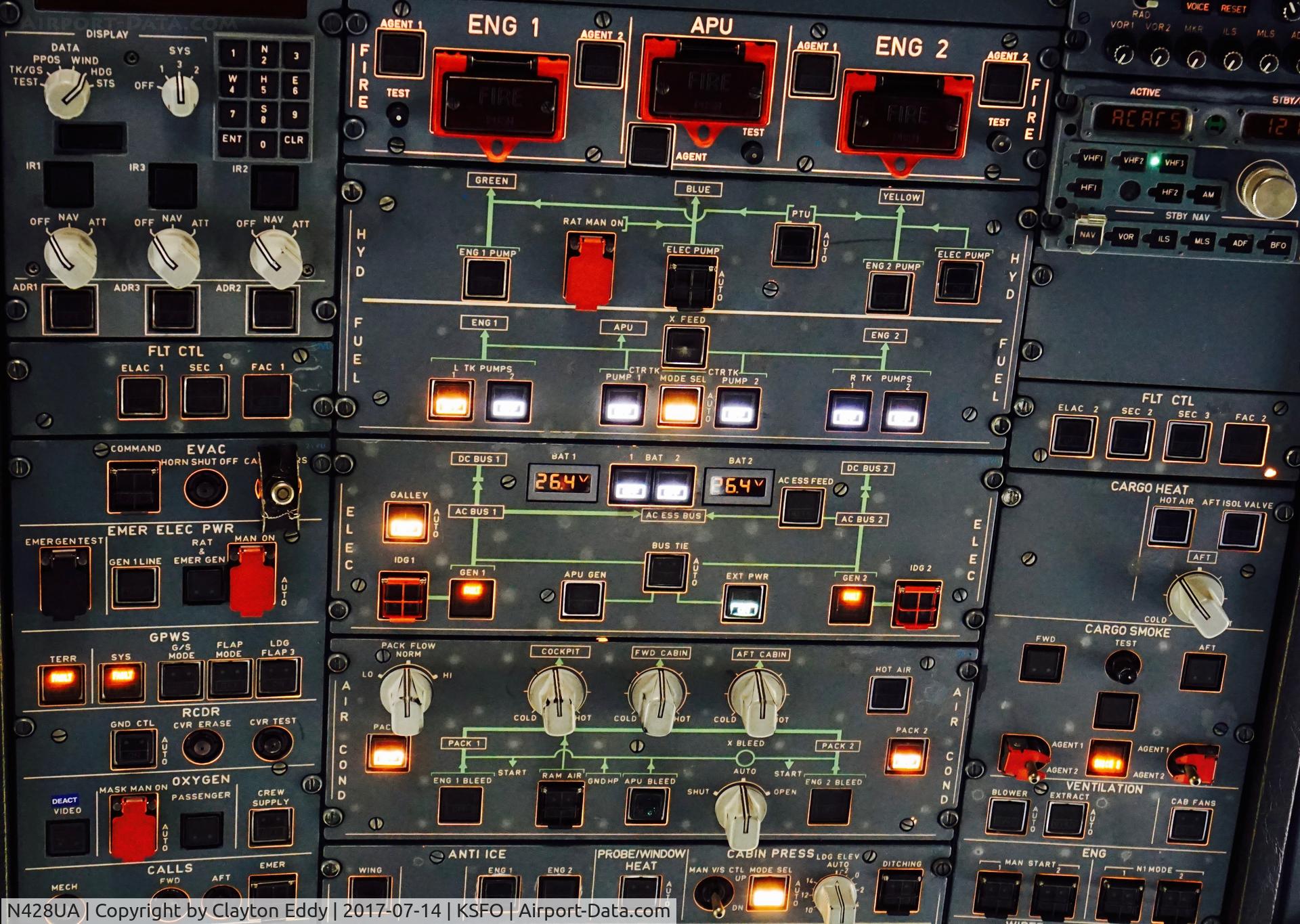 N428UA, 1995 Airbus A320-232 C/N 523, Overhead panel. SFO. 2017.
