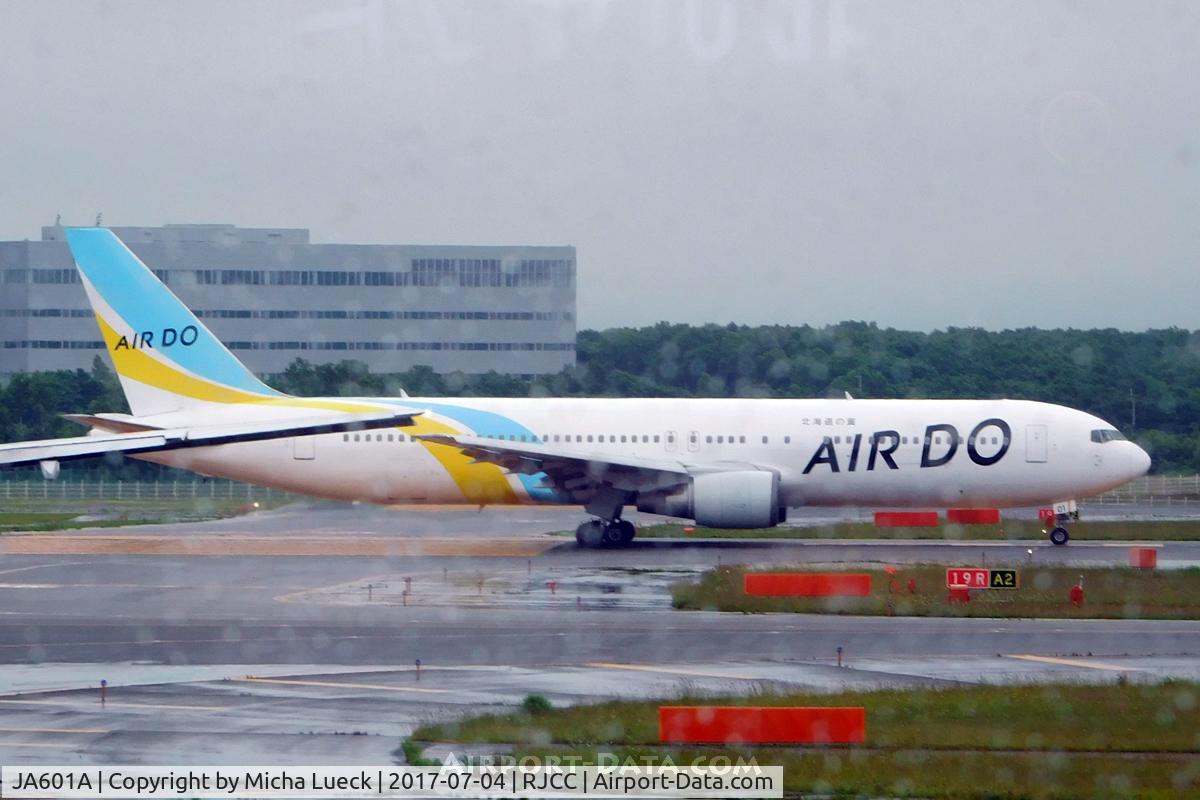JA601A, 1997 Boeing 767-381 C/N 27943, At New Chitose