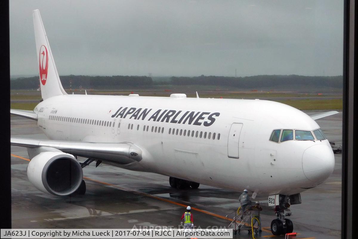 JA623J, 2009 Boeing 767-346/ER C/N 36131, At New Chitose