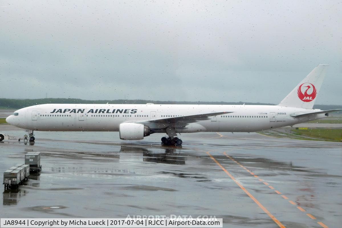 JA8944, 1999 Boeing 777-346 C/N 28396, At New Chitose