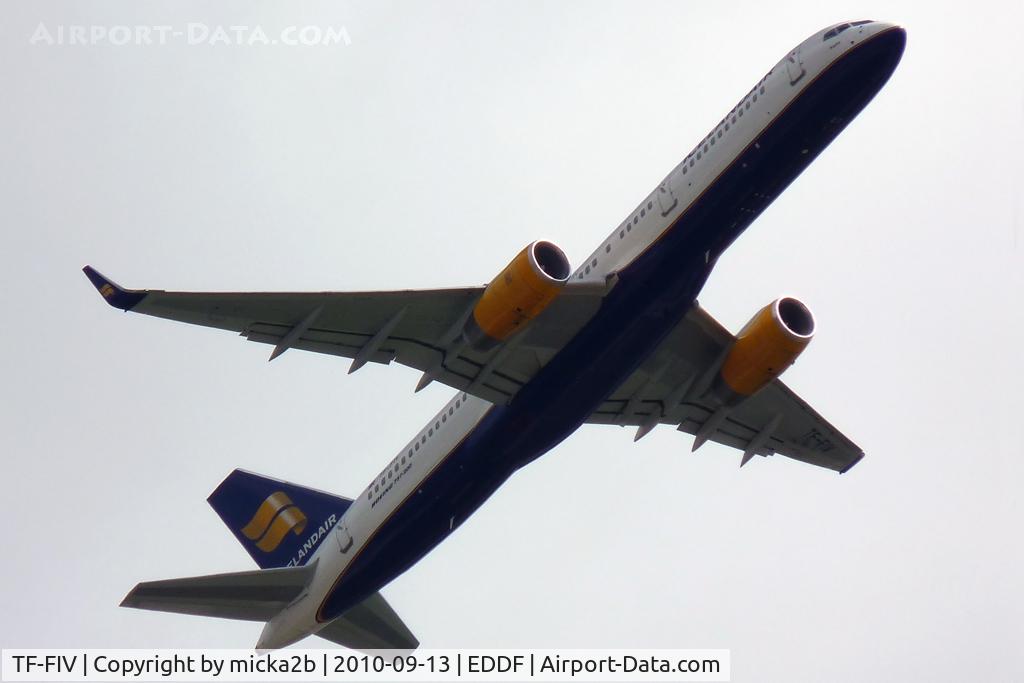 TF-FIV, 2001 Boeing 757-208 C/N 30424, Take off
