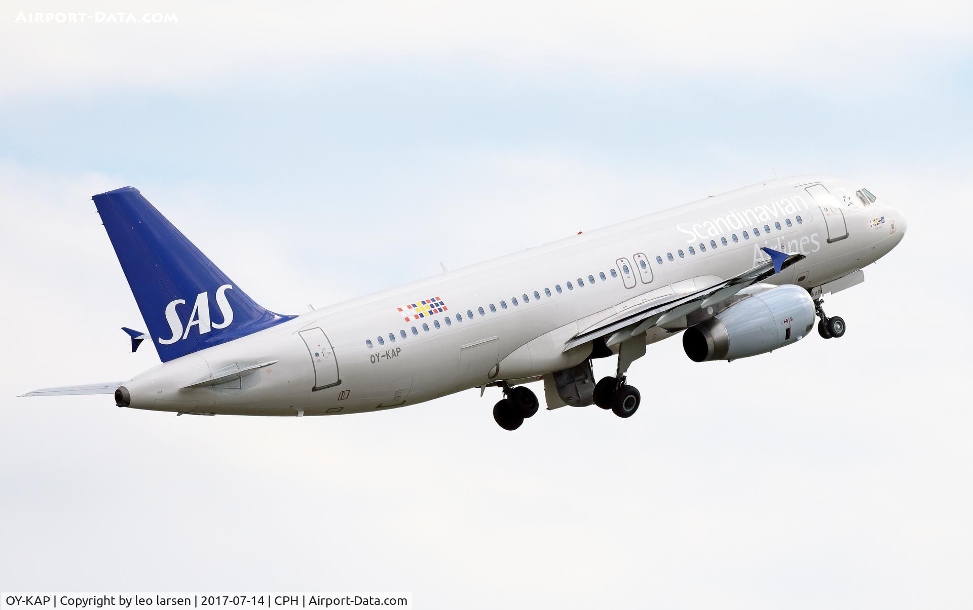 OY-KAP, 2007 Airbus A320-232 C/N 3086, Copenhagen 14.7.2017 missing the red cowling
paint