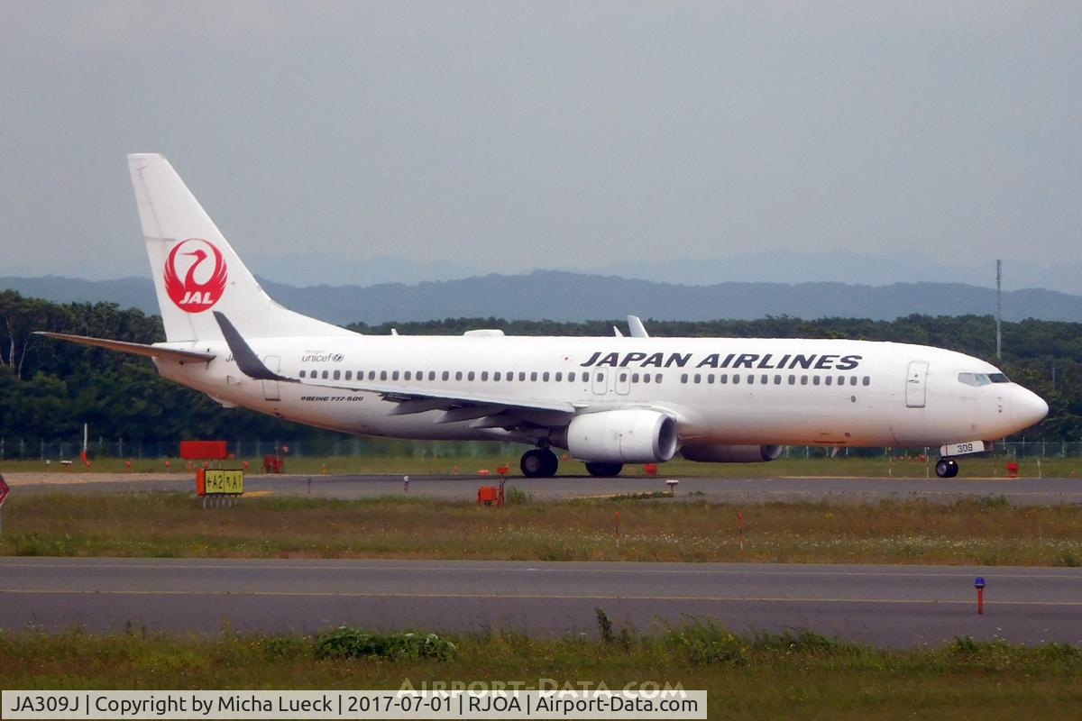 JA309J, 2008 Boeing 737-846 C/N 35338, At Hiroshima