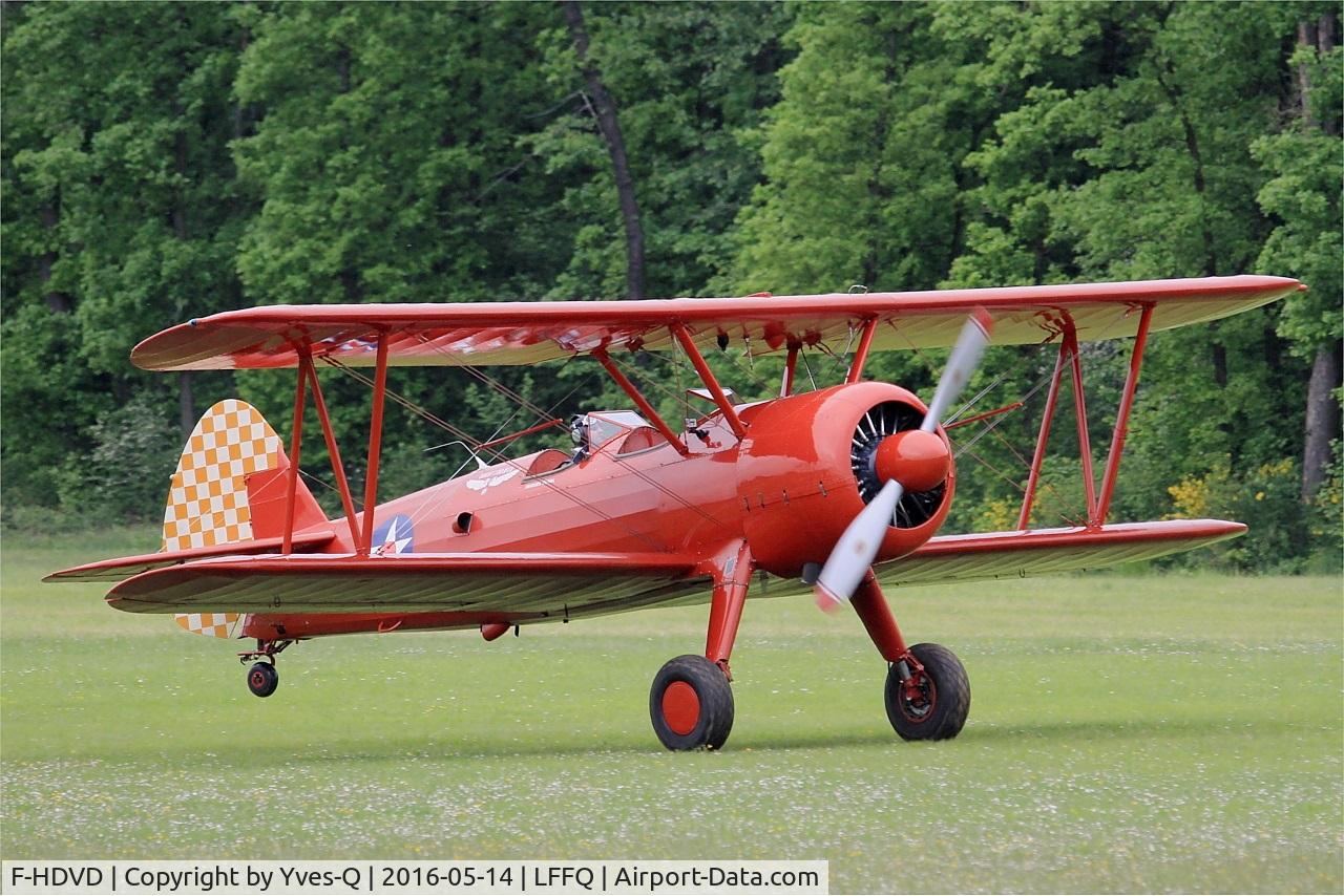 F-HDVD, 1940 Boeing A75N1 (PT-17) C/N 75-940, Boeing A75N1 (PT-17), Landing, La Ferté-Alais (LFFQ) air show 2016