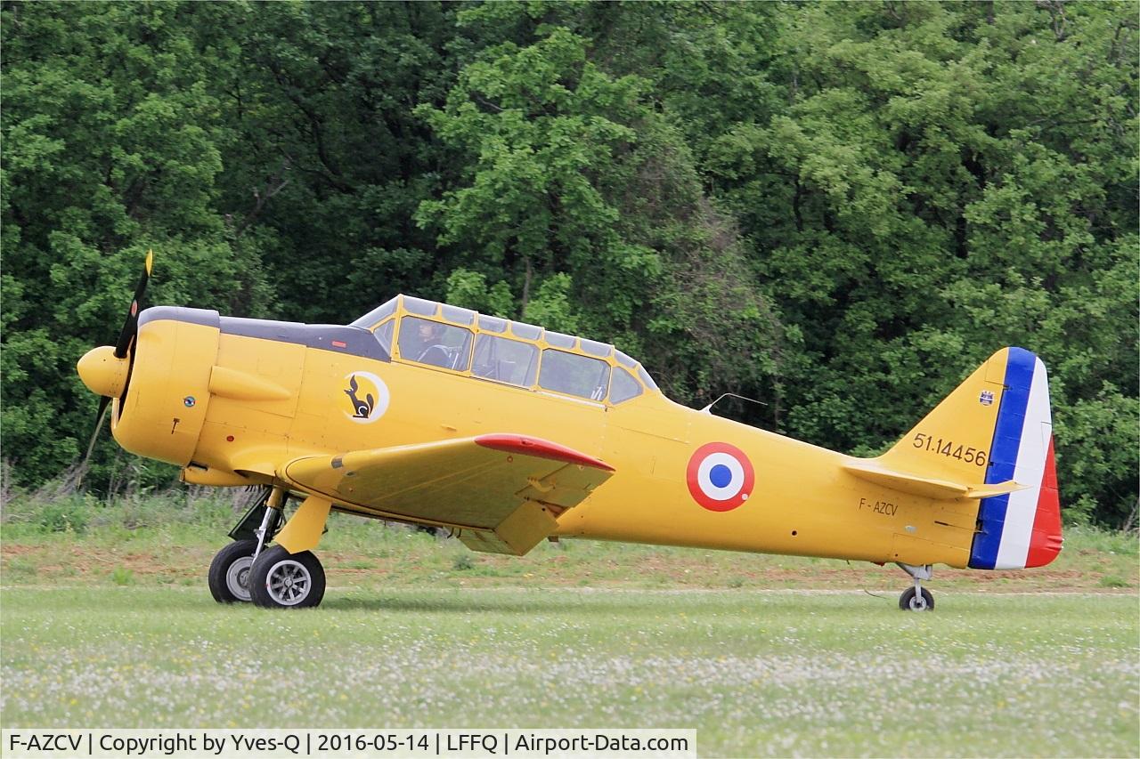 F-AZCV, 1951 North American T-6G Texan C/N 182-143, North American T-6G Texan, Landing rwy 28, La Ferté-Alais airfield (LFFQ) Air show 2016