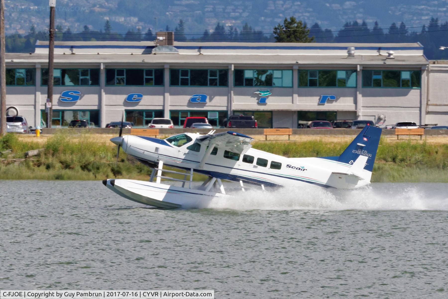 C-FJOE, 2005 Cessna 208 Caravan I C/N 20800390, Departing float base