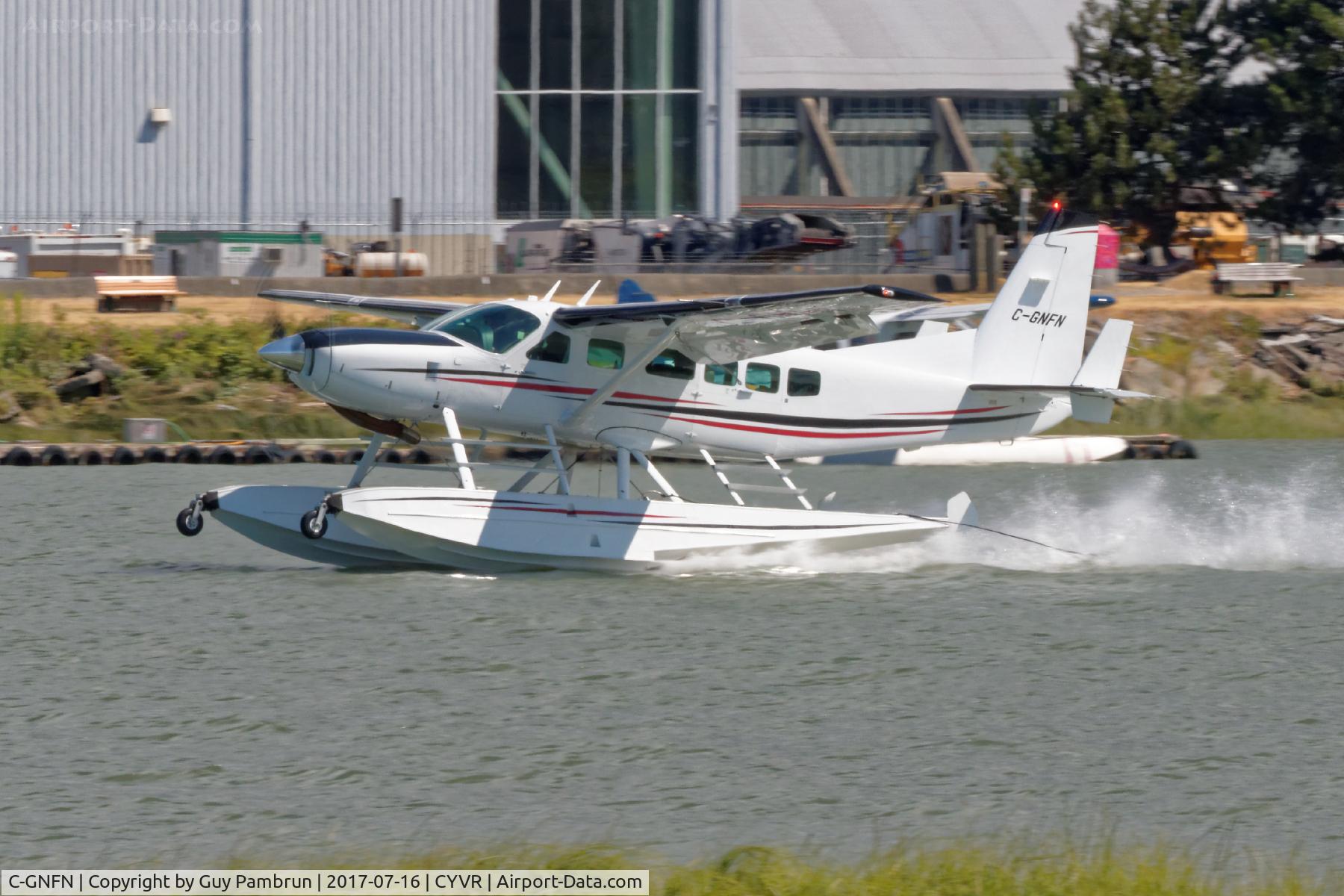 C-GNFN, 2008 Cessna 208 Caravan I C/N 20800502, Landing at the float base
