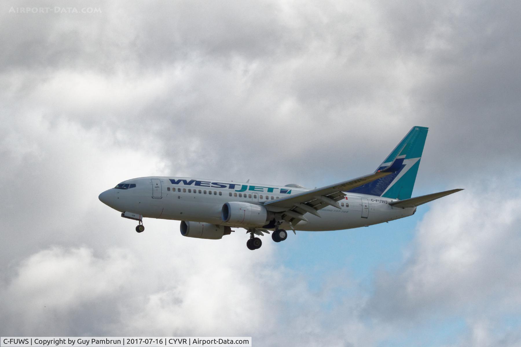 C-FUWS, 2004 Boeing 737-7CT C/N 32765, Landing