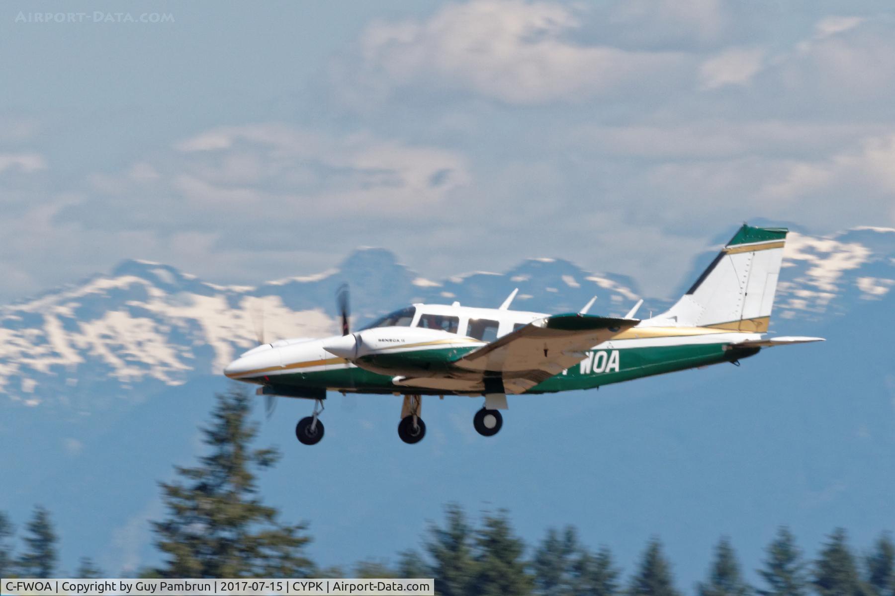 C-FWOA, 1978 Piper PA-34-200T C/N 34-7870020, Landing