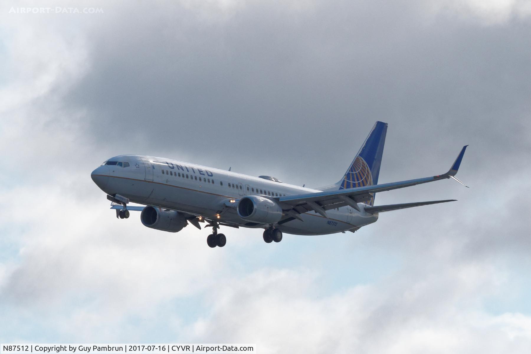 N87512, 2008 Boeing 737-824 C/N 33458, Landing