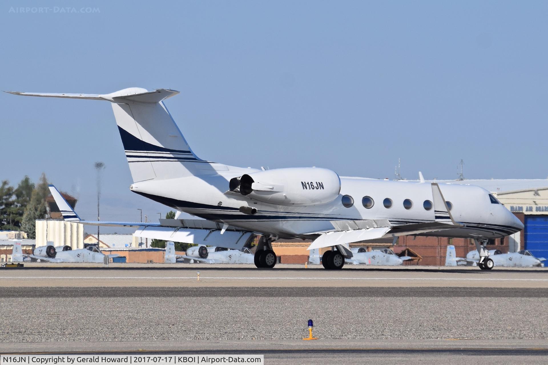 N16JN, 1996 Gulfstream Aerospace G-IV C/N 1292, Landing roll out on RWY 28R.