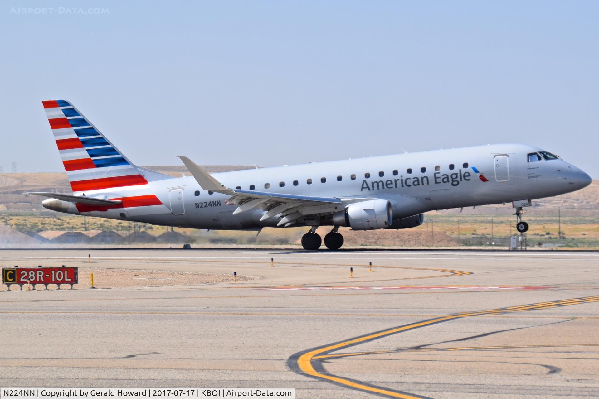N224NN, 2016 Embraer 175LR (ERJ-170-200LR) C/N 17000536, Landing RWY 28R.