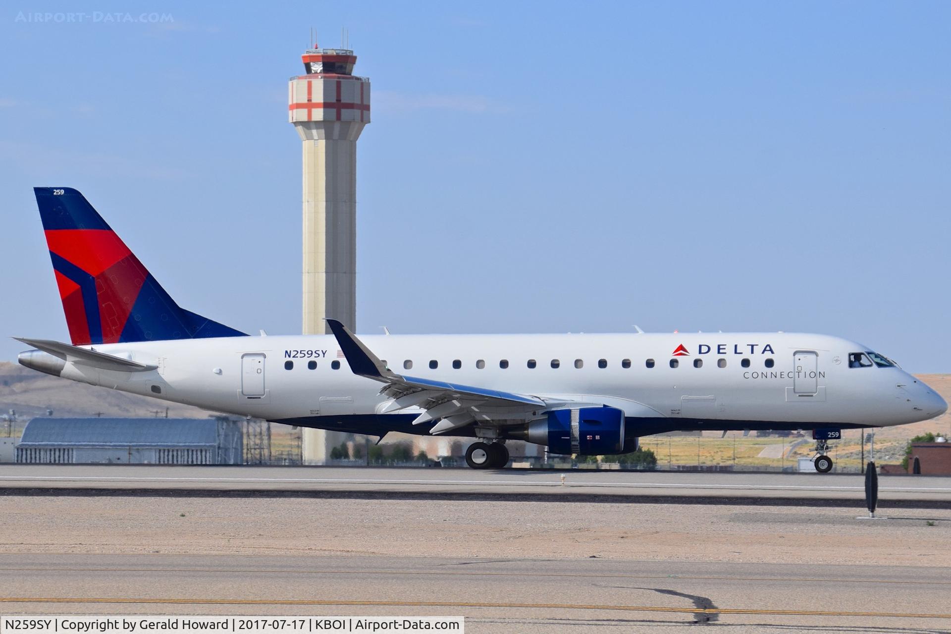 N259SY, 2017 Embraer 175LR (ERJ-170-200LR) C/N 17000656, Landing roll out on RWY 28R.
