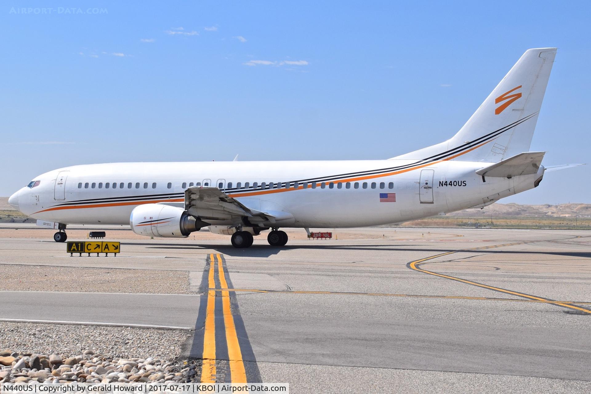 N440US, 1990 Boeing 737-4B7 C/N 24811, Taxiing on Alpha to RWY 28R.