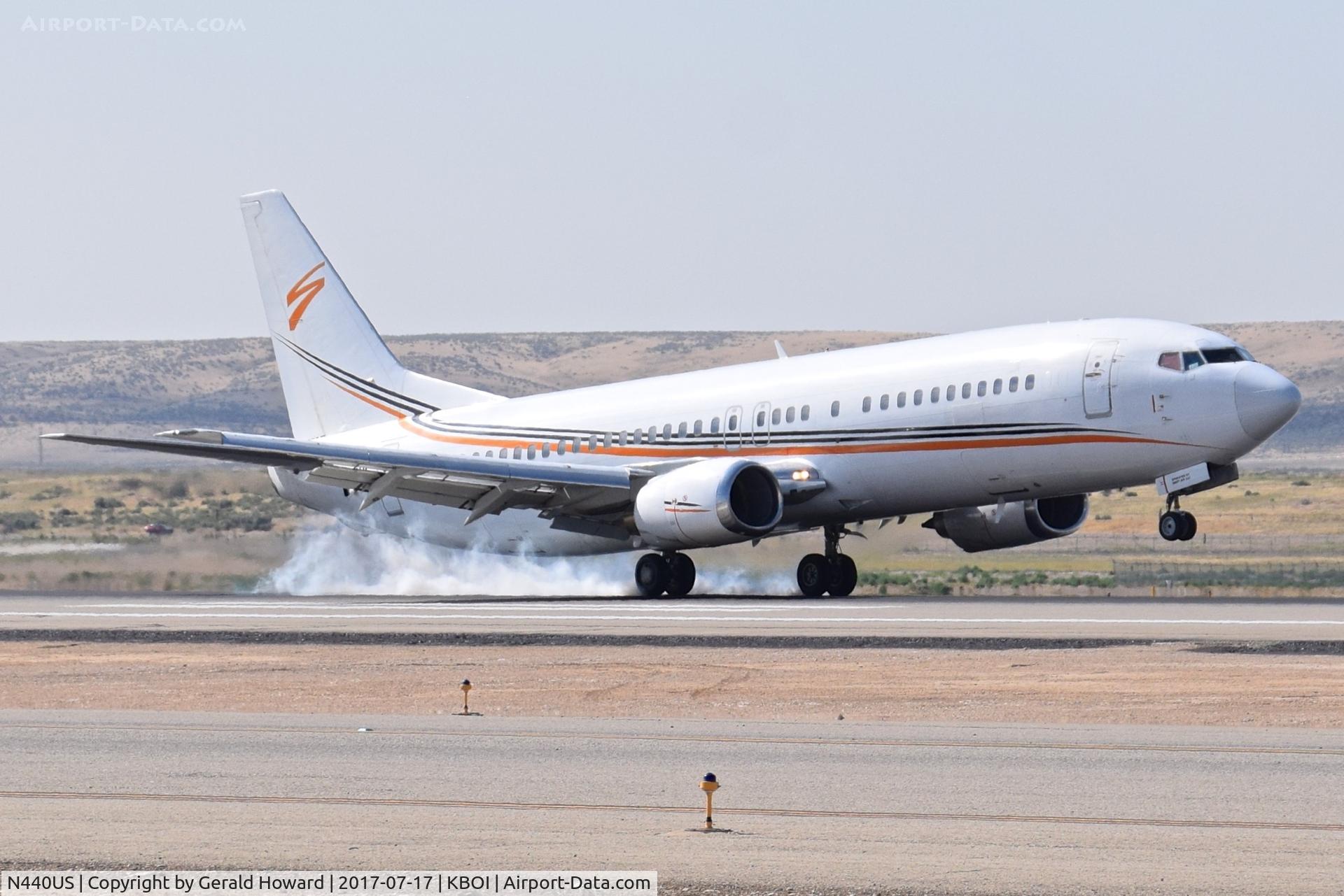 N440US, 1990 Boeing 737-4B7 C/N 24811, Touching down on RWY 28R.