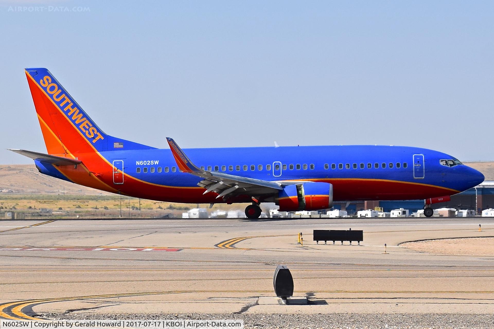 N602SW, 1995 Boeing 737-3H4 C/N 27953, Landing roll out on RWY 28R.