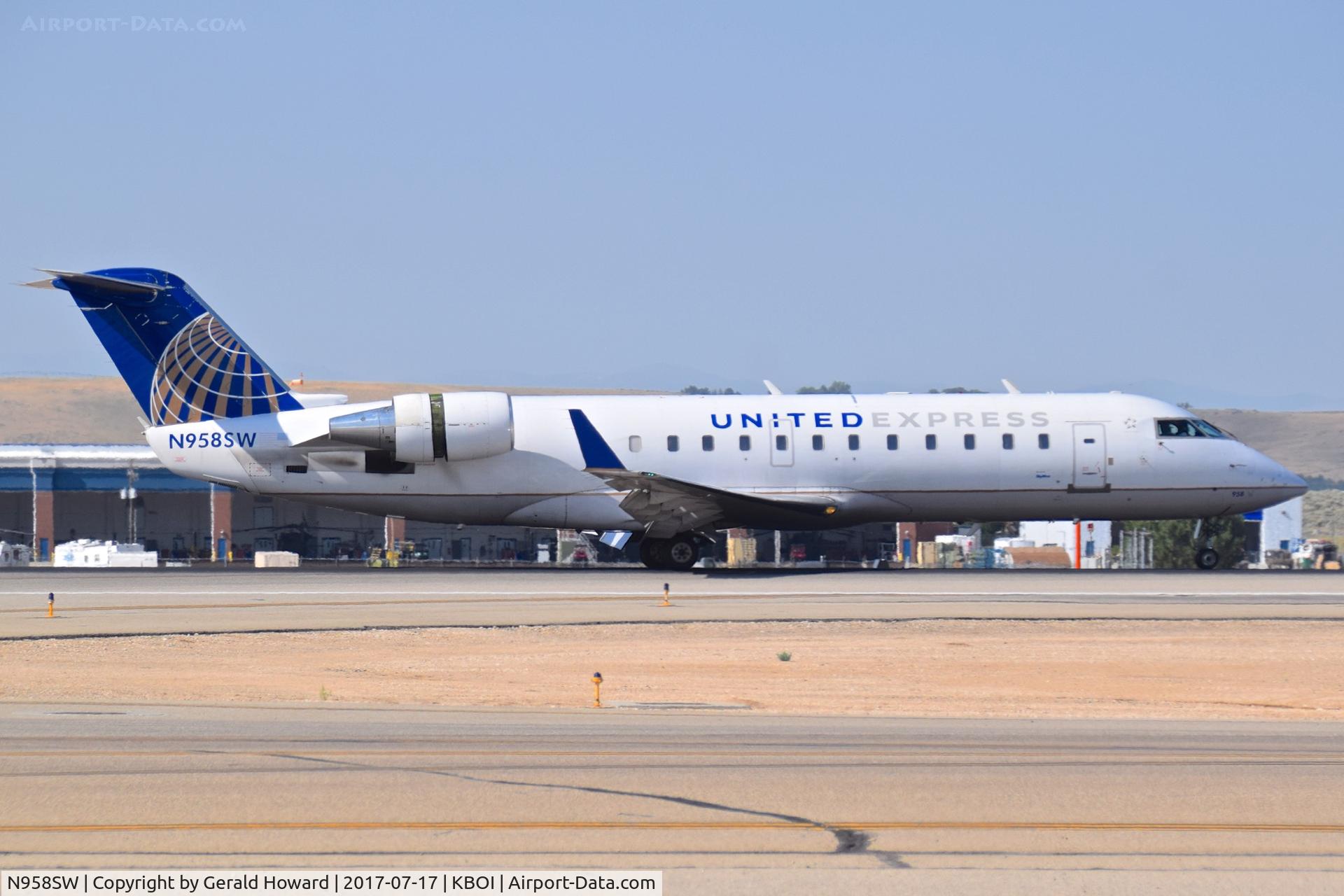 N958SW, 2003 Bombardier CRJ-200LR (CL-600-2B19) C/N 7833, Landing RWY 28R.