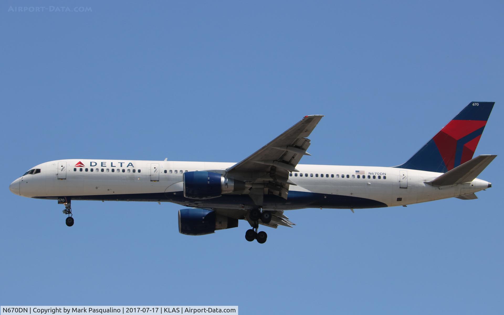N670DN, 1992 Boeing 757-232 C/N 25331, Boeing 757-200