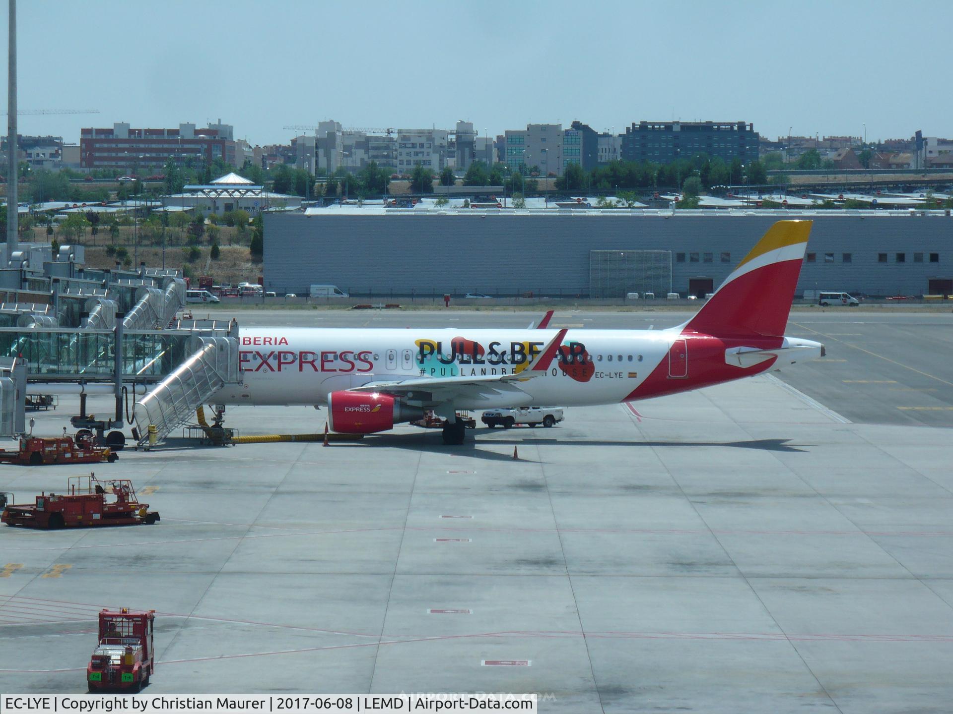 EC-LYE, 2013 Airbus A320-216 C/N 5729, Iberia Express