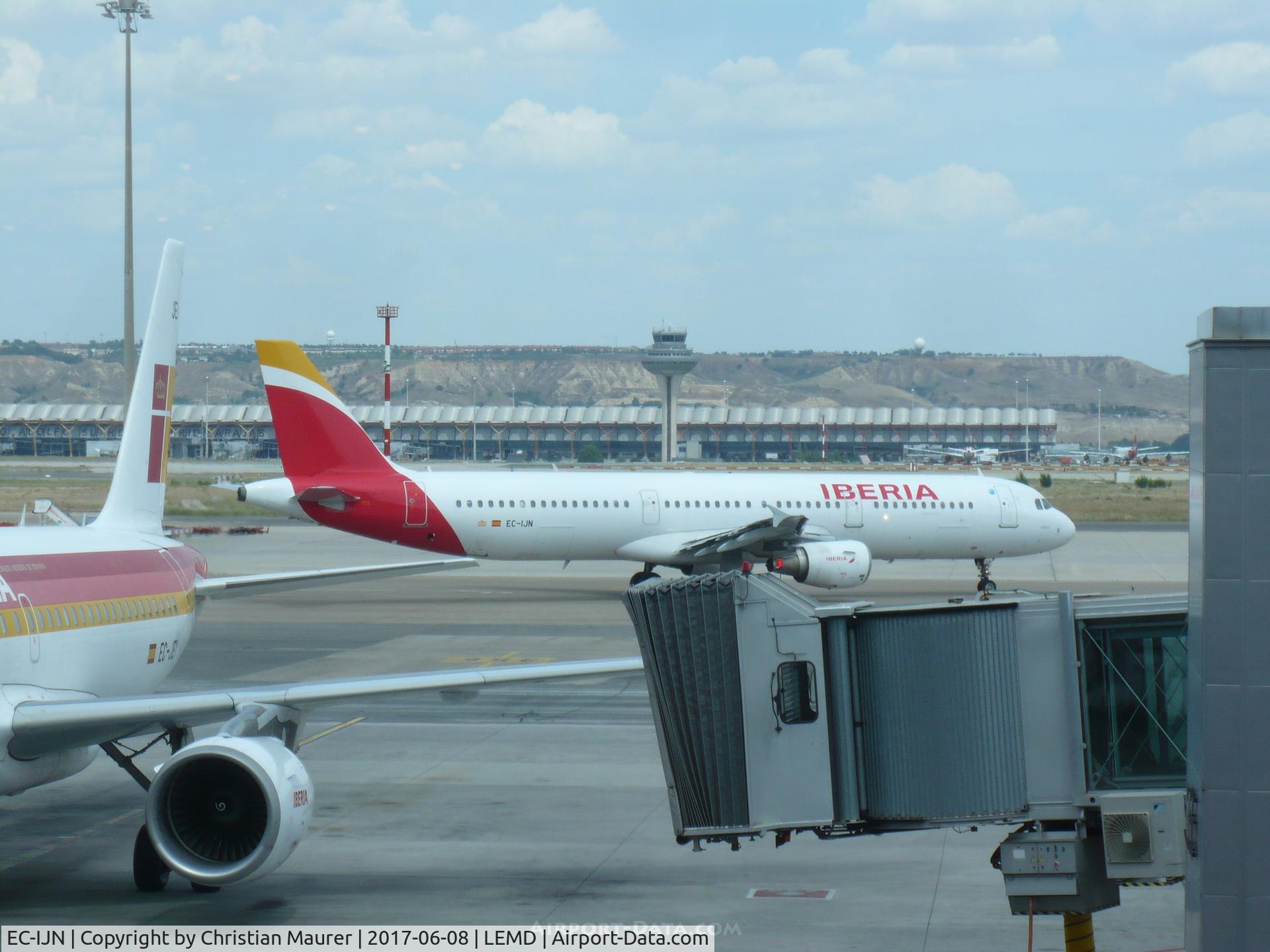 EC-IJN, 2002 Airbus A321-211 C/N 1836, Iberia A321