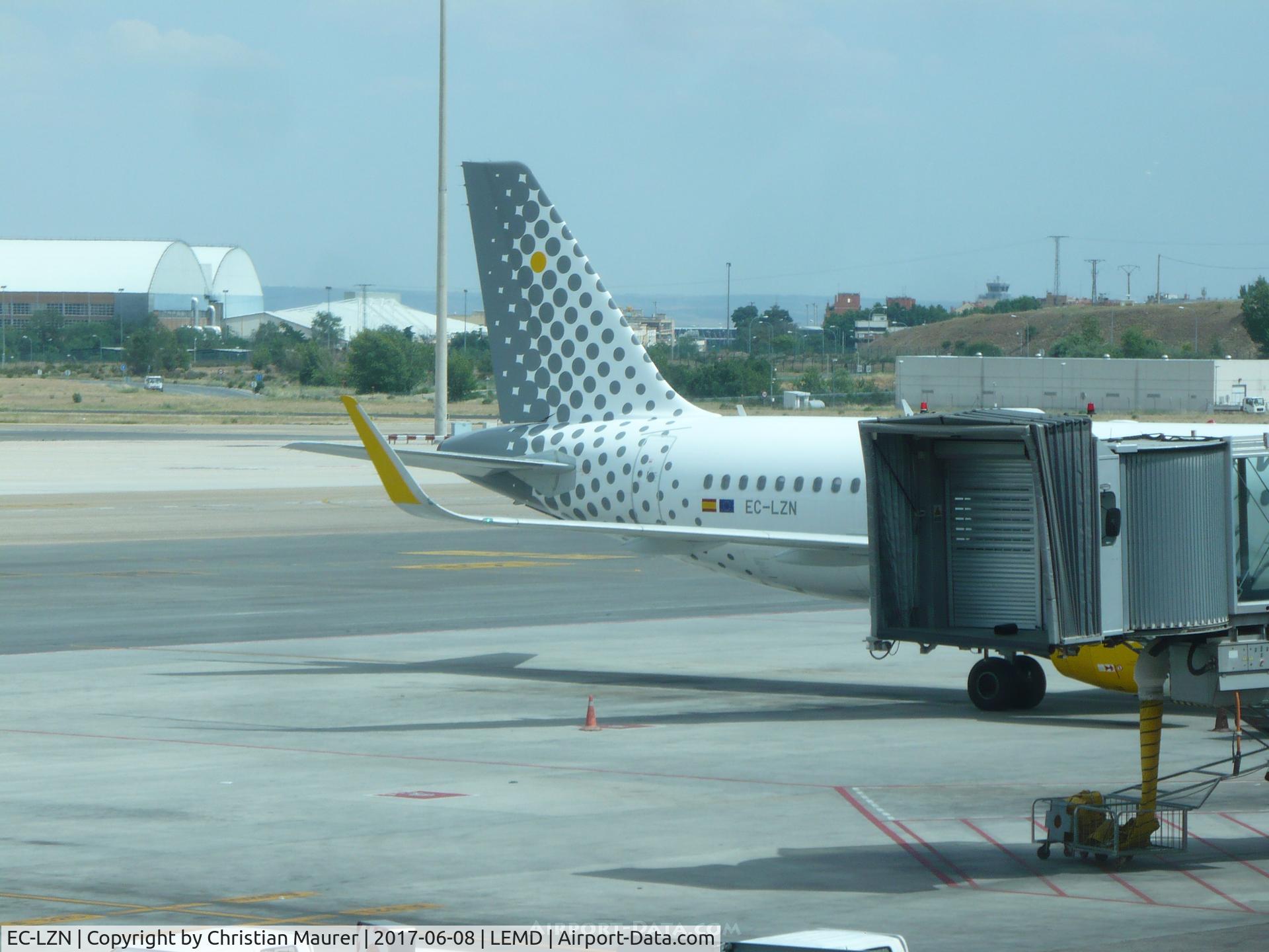 EC-LZN, 2013 Airbus A320-214 C/N 5925, Vueling A320