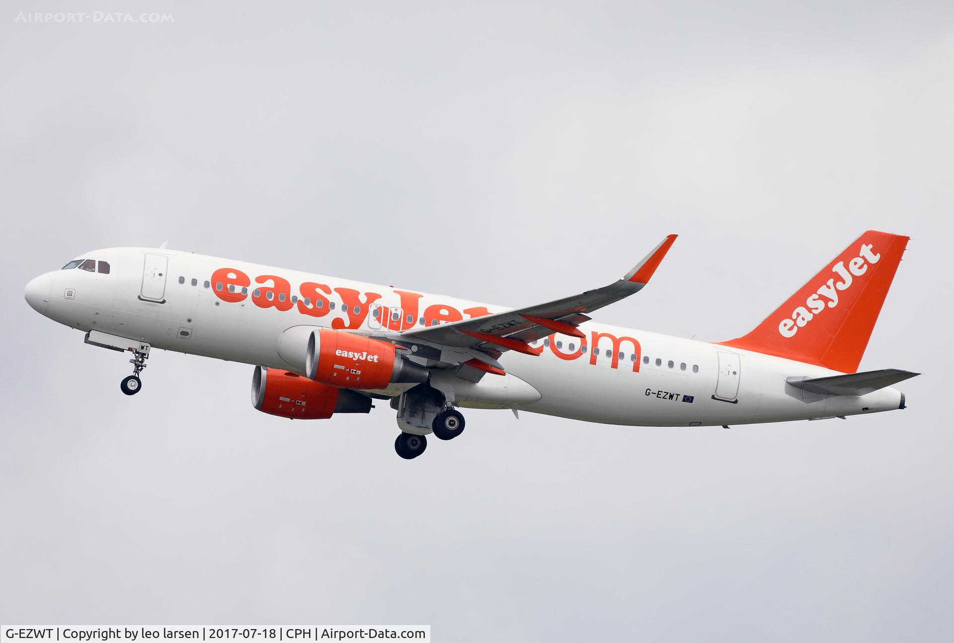 G-EZWT, 2014 Airbus A320-214 C/N 6047, Copenhagen 18.7.2017 T/O R-22R