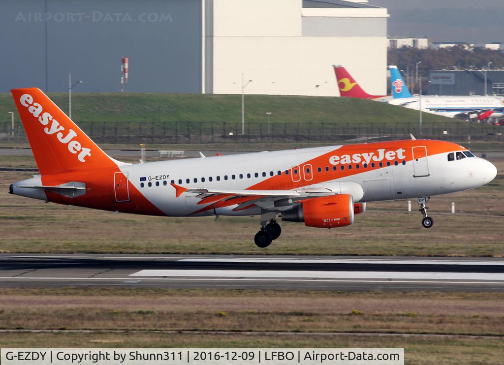 G-EZDY, 2008 Airbus A319-111 C/N 3763, Landing rwy 14R in new c/s