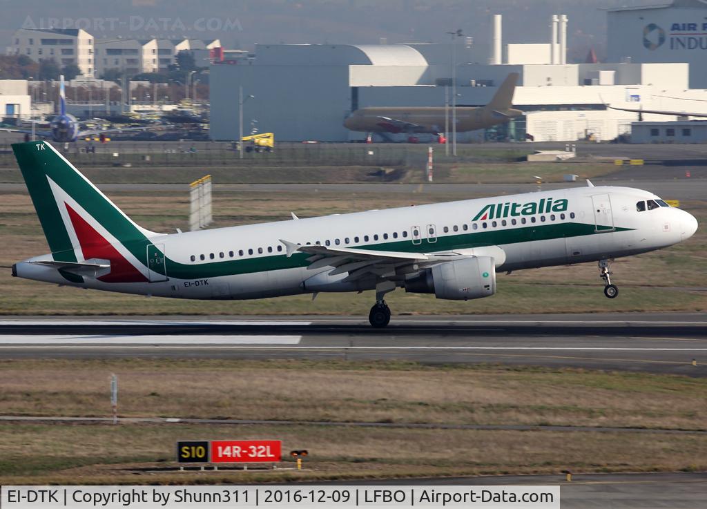 EI-DTK, 2009 Airbus A320-216 C/N 4075, Landing rwy 14R