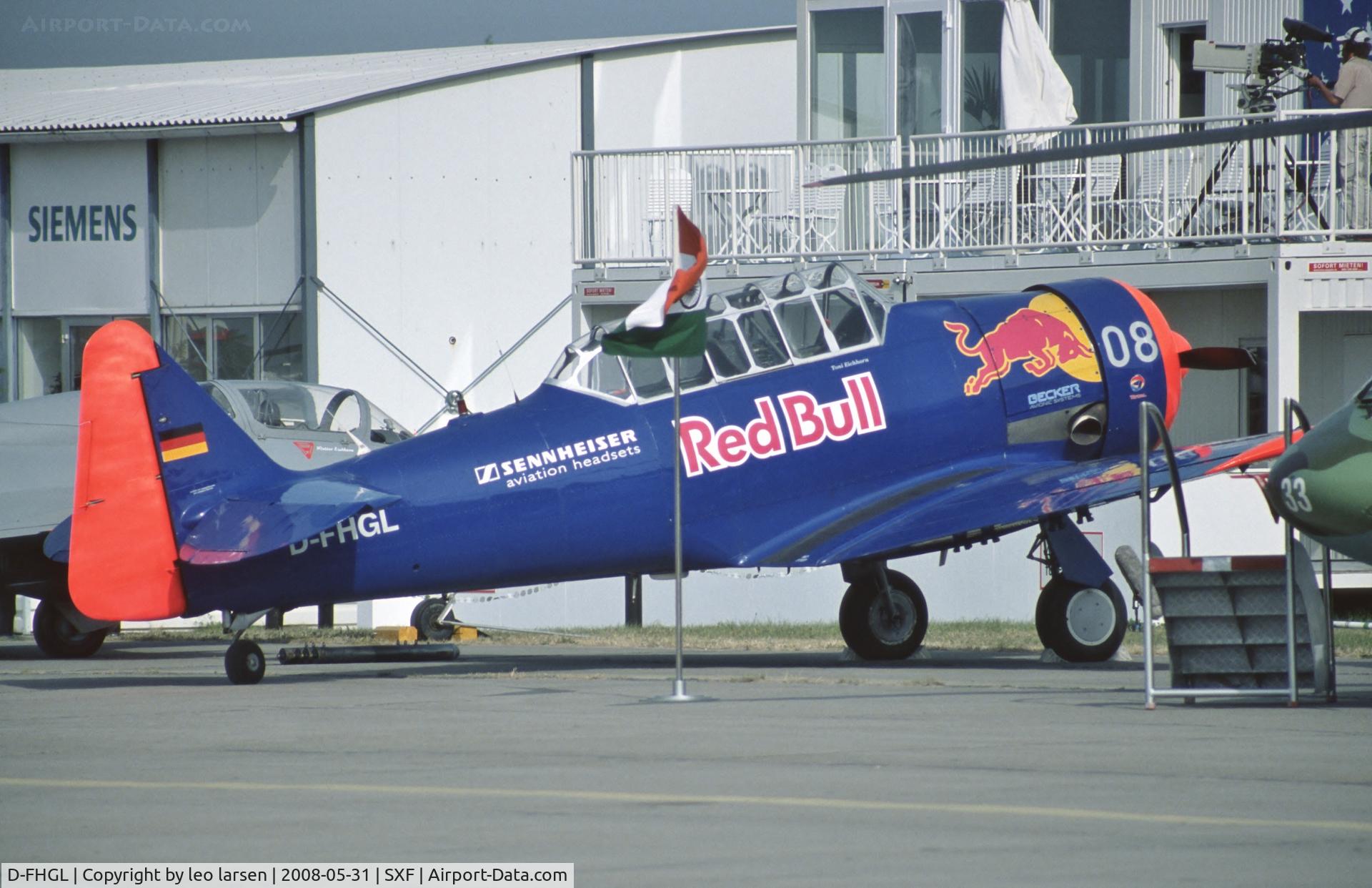 D-FHGL, 1953 North American SNJ-5 Texan Texan C/N 88-14713, Berlin Air Show 31.5.2008