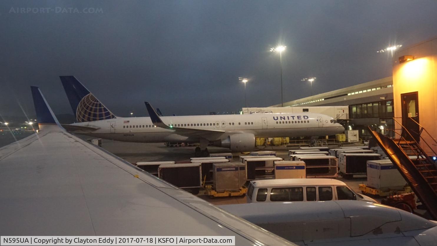 N595UA, 1998 Boeing 757-222 C/N 28748, SFO 2017.
