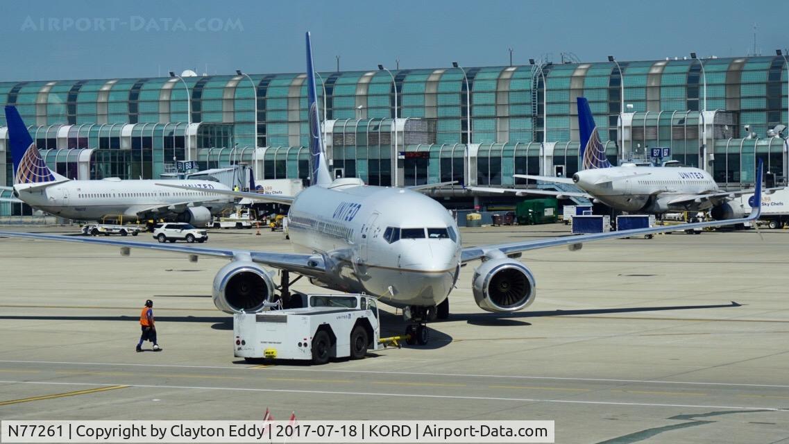 N77261, 2001 Boeing 737-824 C/N 31582, ORD 2017.