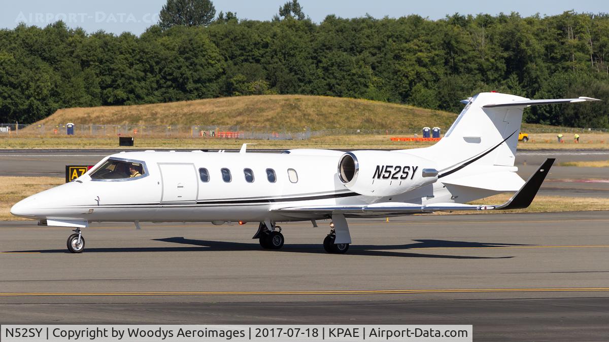 N52SY, 1992 Learjet Inc 31A C/N 060, Taxing for departure