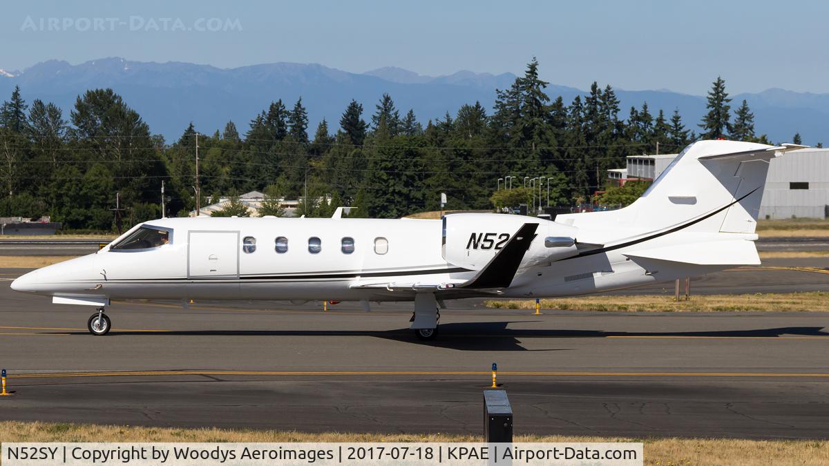 N52SY, 1992 Learjet Inc 31A C/N 060, Taxing for departure