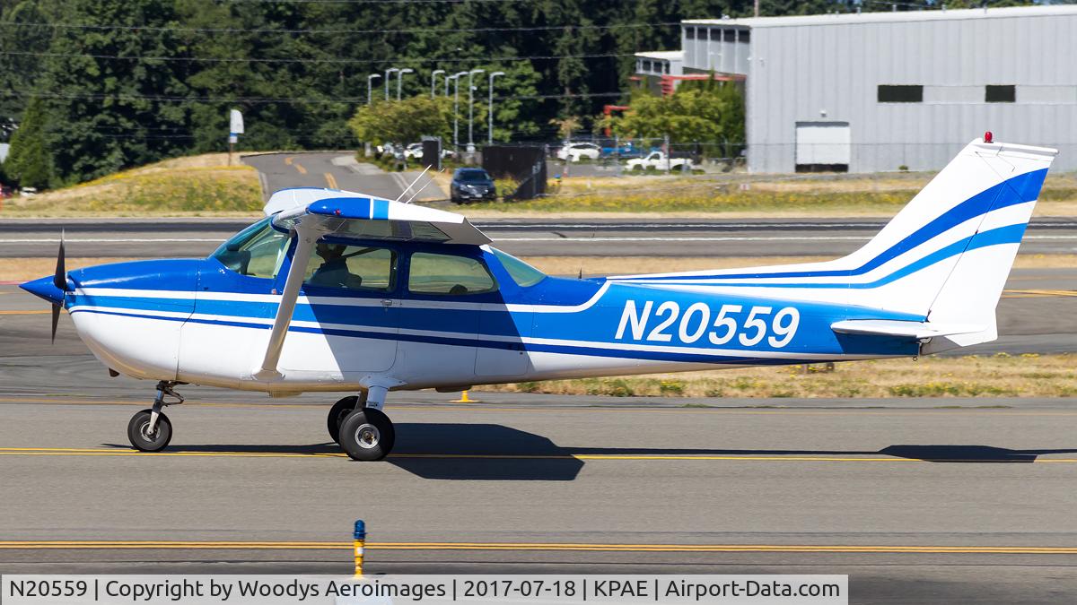 N20559, 1973 Cessna 172M C/N 17261393, Taxing for departure