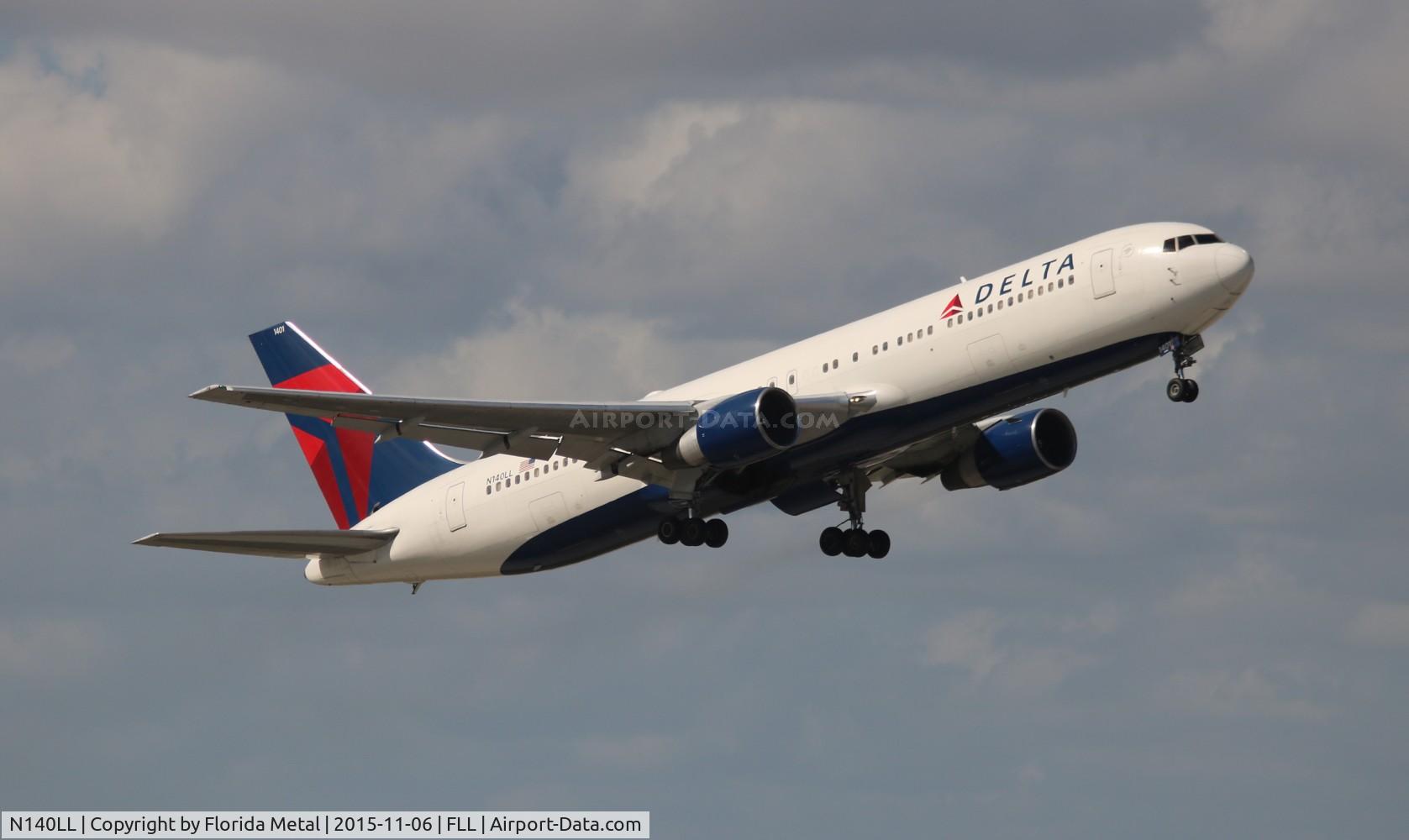 N140LL, 1993 Boeing 767-332 C/N 25988, Delta