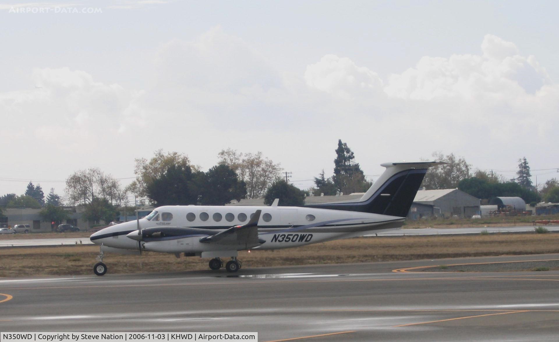 N350WD, 1999 Beech Super King Air 350 C/N FL-256, 1999 Beech Super King Air 350 taxiing @ Hayward Executive Airport, CA (to LN-AWD with Airwing A/S, Norway)