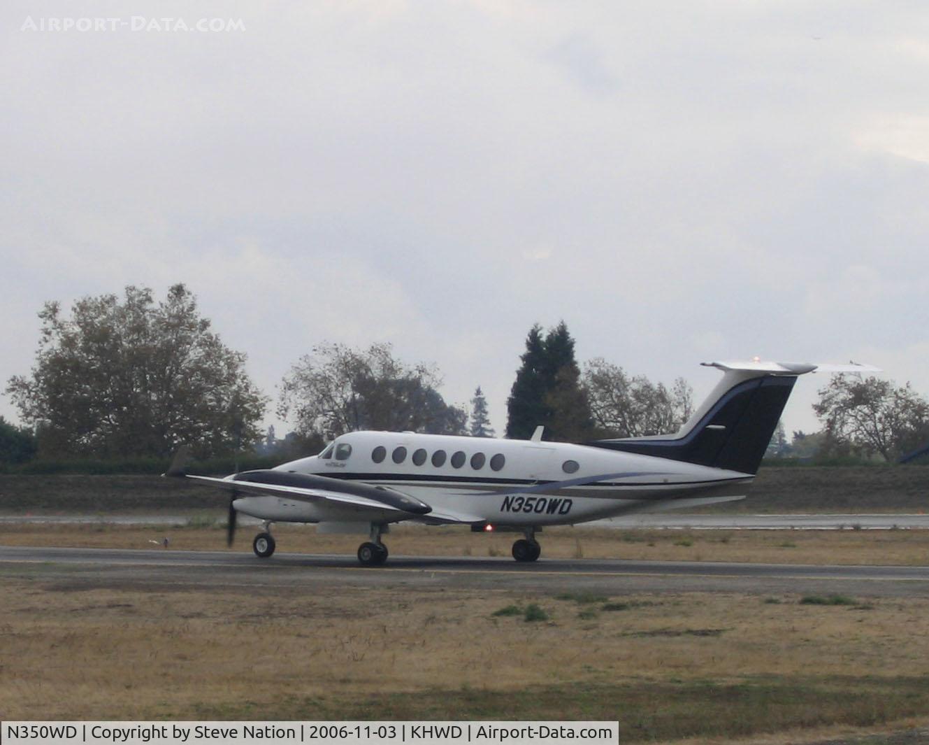 N350WD, 1999 Beech Super King Air 350 C/N FL-256, 1999 Beech Super King Air 350 taxiing @ Hayward Executive Airport, CA (to LN-AWD with Airwing A/S, Norway)