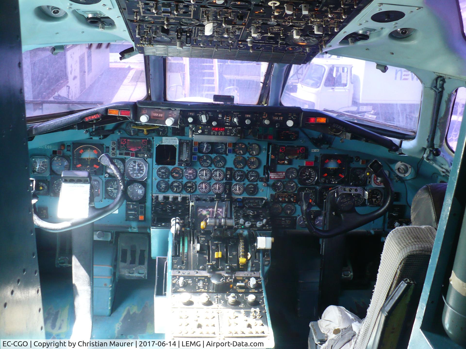 EC-CGO, 1974 McDonnell Douglas DC-9-32 C/N 47640, Douglas DC-9-32 cockpit