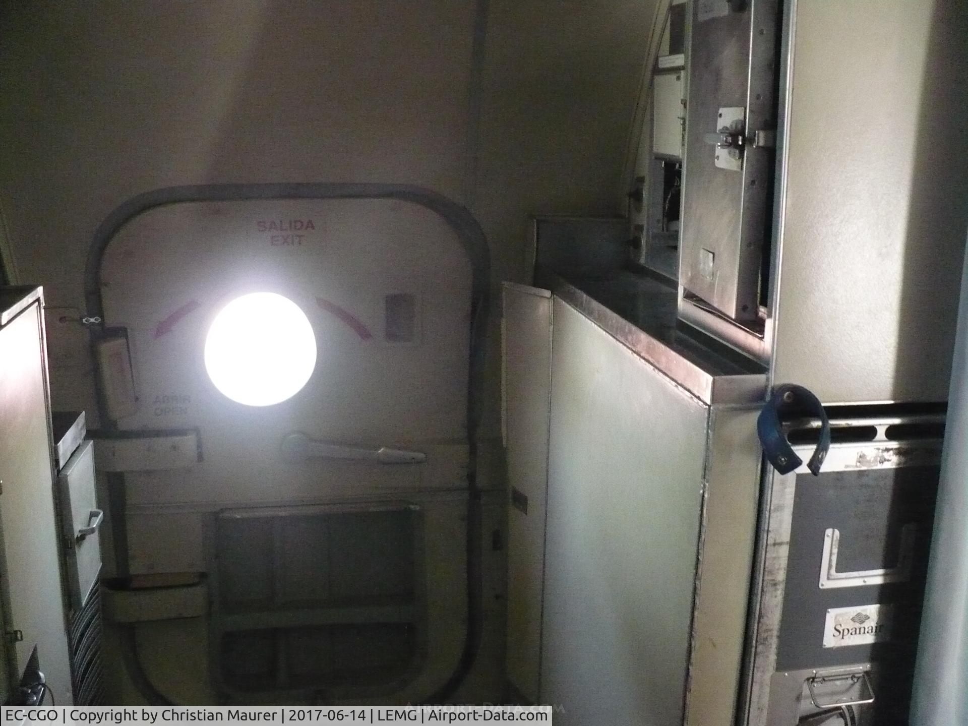 EC-CGO, 1974 McDonnell Douglas DC-9-32 C/N 47640, Douglas DC-9-32 Service door