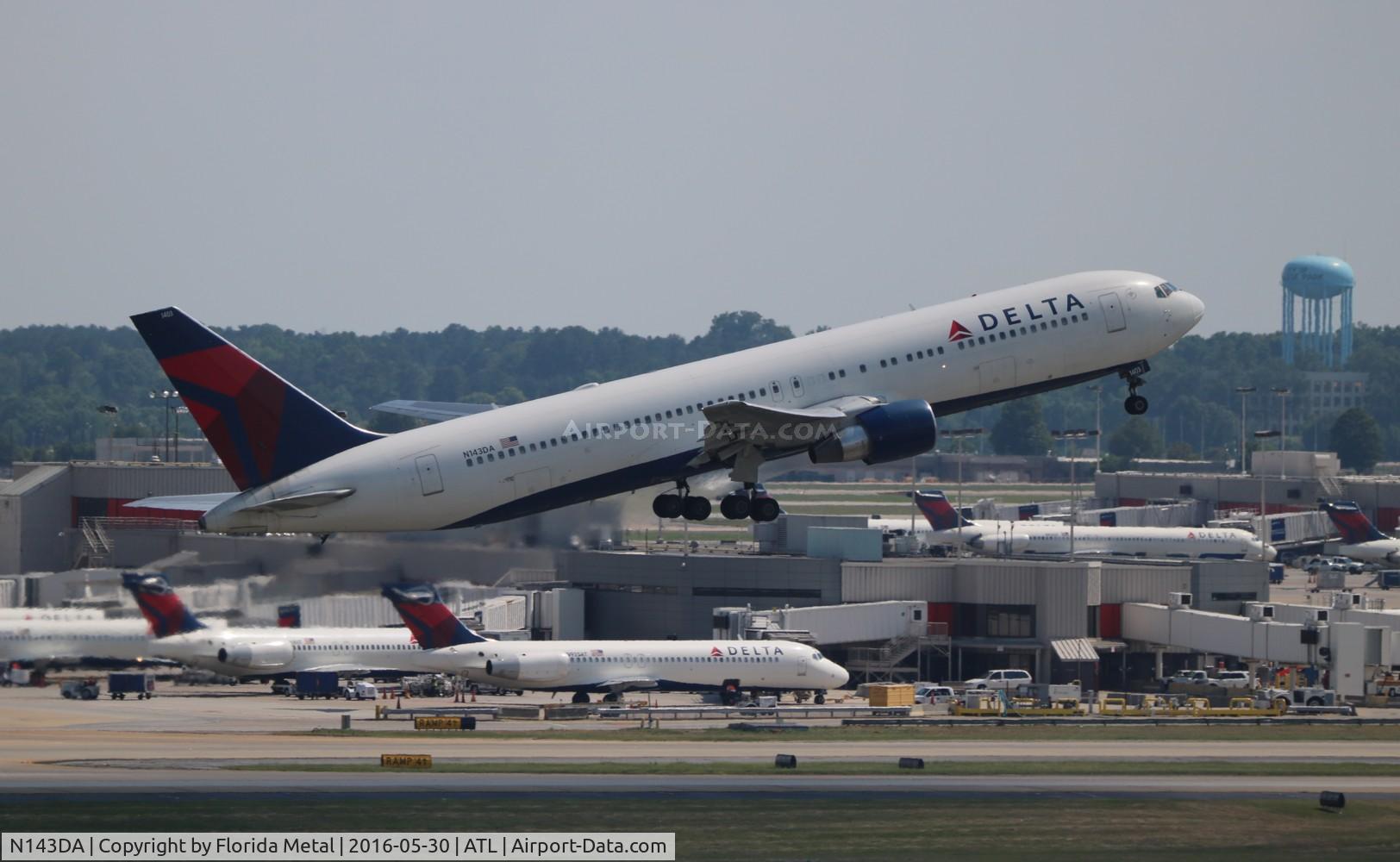 N143DA, 1998 Boeing 767-332 C/N 25991, Delta