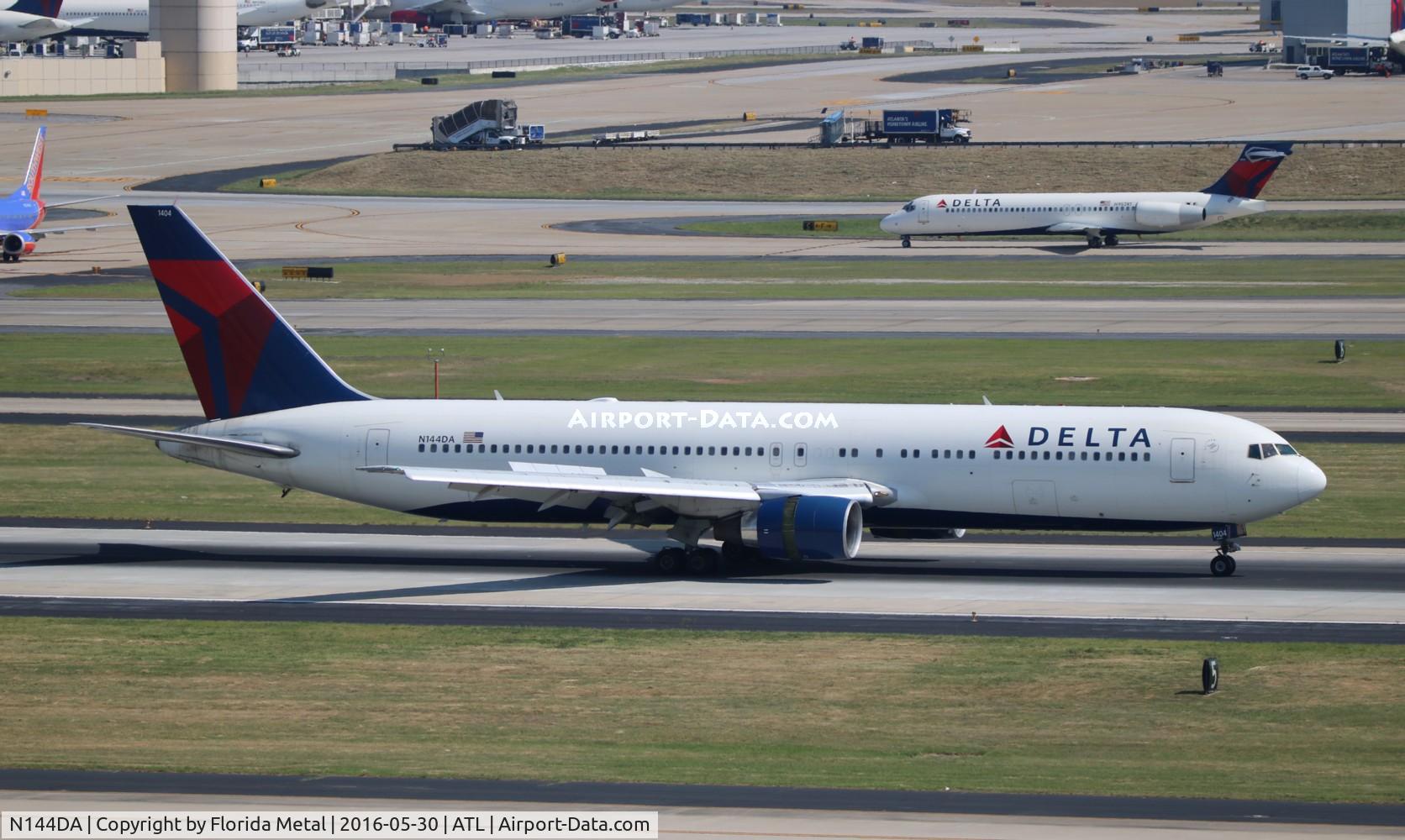 N144DA, 1999 Boeing 767-332 C/N 27584, Delta