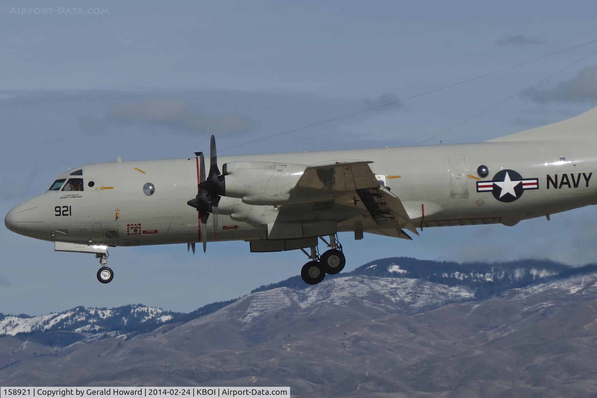 158921, Lockheed P-3C-145-LO Orion C/N 285A-5593, Landing RWY 28L.